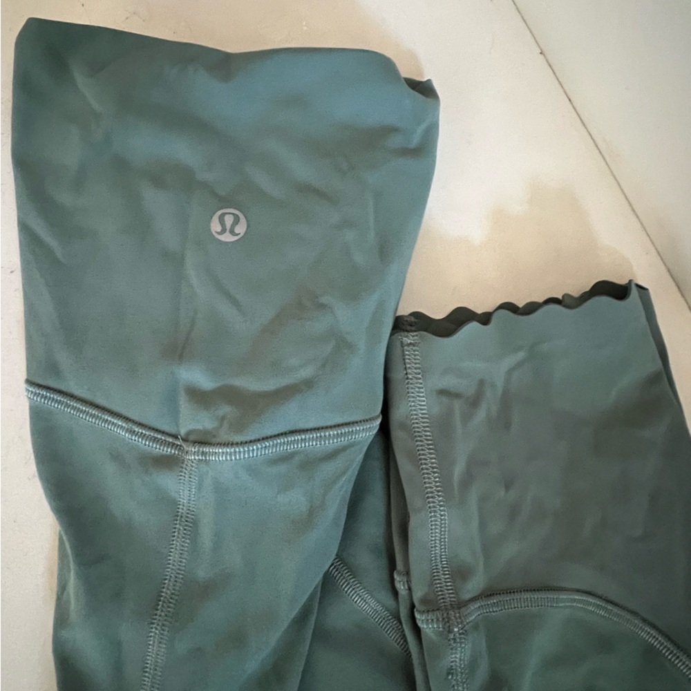 Align scalloped leggings